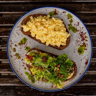 Скрембл-тост з авокадо і лабне (350 г)