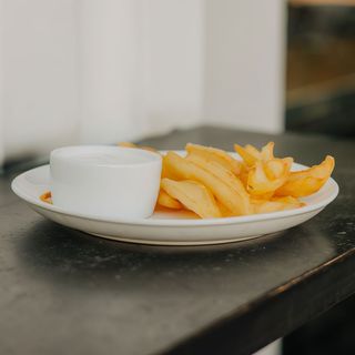 Картопляні діпи з йогуртовим соусом (150г)