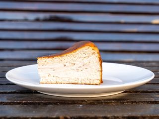 Баскський чизкейк з місо-карамеллю