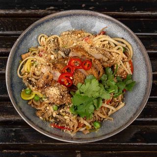 Локшина удон з кріспі куркою та овочами (350 г)