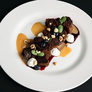 Шоколадний пиріг з сосновими шишками (180г)