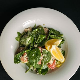 Салат з маринованою фореллю, грейпфрутом та заправкою вінегрет