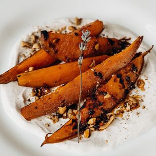 Батат з лавандовою сметаною