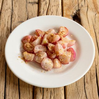 Смажений редис з кунжутним соусом