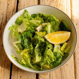 Миска зеленого салату