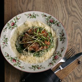 Куряча січена котлета з вершковим пюре та шпинатним соусом (350г)