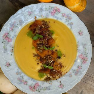 Суп-пюре з сочевиці та гарбуза