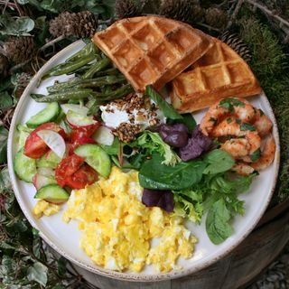 Сніданок-конструктор з креветками