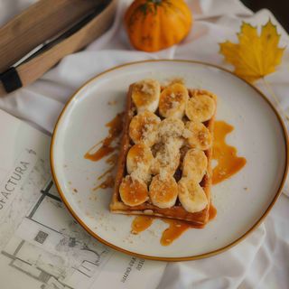 Гофра з бананом,карамеллю та грецьким горіхом (160г)