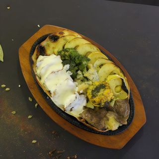 Курочка під сирним соусом 550г