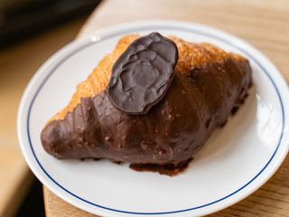 Круасан шоколадний