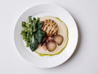 Котлета по-київські з вершковим пюре, маринованими овочами  (300 грам)