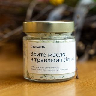 Збите масло з зеленню