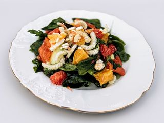 Фреш-салат з лососем, трьома цитрусами та авокадо (220г)