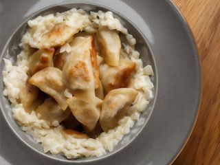 Підсмажені вареники з м'ясом та мачанкою (320г)