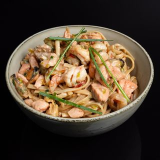 Локшина з морепродуктами (300г)