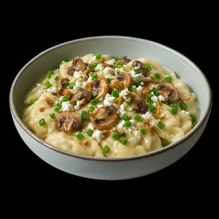 Вареники в сирно-грибному соусі