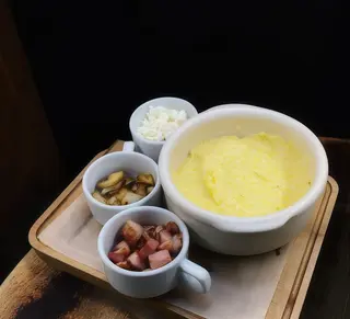 Банош з беконом,шампіньйонами та бринзою