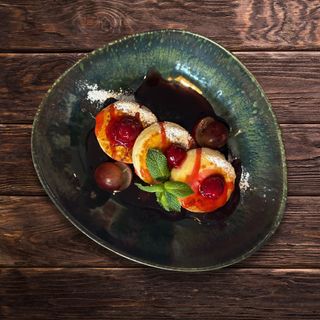 Сирники з вишневим кюлі