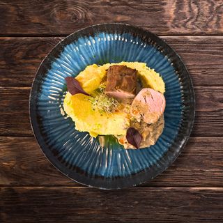 Медальйони зі свинини з банушем та соусом з білих грибів, 330 г