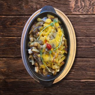 Картопля смажена з грибами, куркою та сиром “Чедр”, 350 г