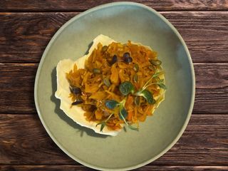 Капуста тушкована з гарбузовим насінням