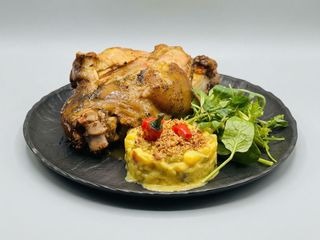 Рулька в медово-гірчичній глазурі