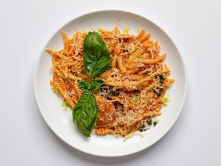 Пʼянка паста з креветками 