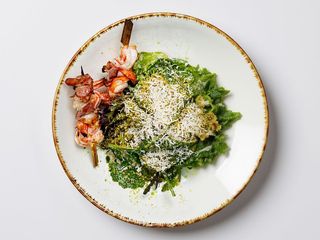 Цезар з креветками та беконом