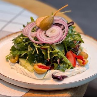 Овочевий салат з мусом із фети