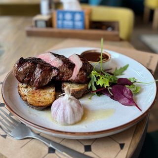 Стейк Ribeye вологої витримки на скибці картопляного хліба (300г/100г)