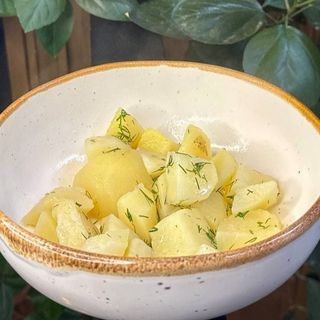 Молода картопля з кропом та вершковим маслом (200г)
