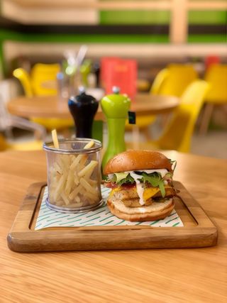CHICKEN BURGER (250/60/40г)