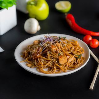 Фітнес локшина з куркою та овочами (350г)