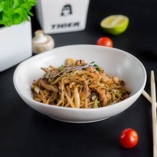 Удон зі свининою (380г)