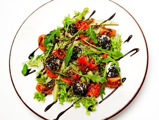 Салат з лососем (250г)