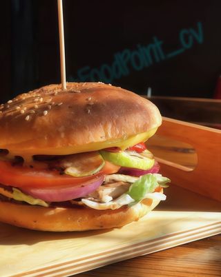 Бургер з овочами гриль