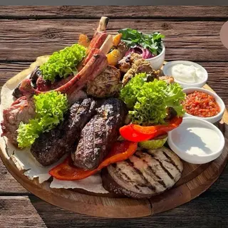 М’ясний мікс гриль з овочами