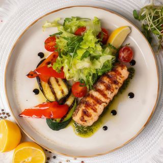 Лосось гриль під соусом песто (125/85/30г)