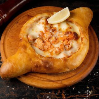 Хачапурі по-Аджарски з лососем