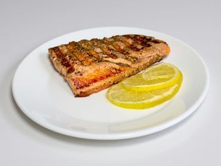 Лосось на мангалі