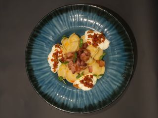 Вареники з картоплею, беконом та вяленими томатами