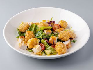 Салат з куркою та бебі моцарелою фрі (300г)