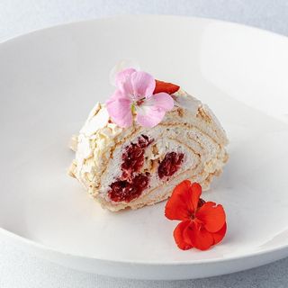 Меренговий рулет з малини