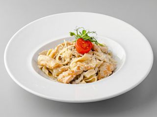 Фетучіні з куркою і грибами (300г)