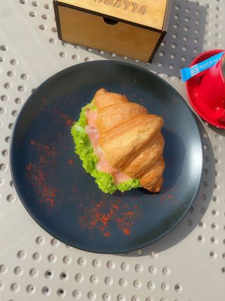 Круасани з лососем (180г)