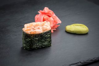 Суші Спайс Копчений Лосось (40г)