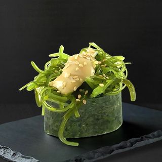 Гункан з хіяші вакаме (50г)