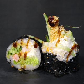 Рол з тигровою креветкою в клярі та крем-сиром (300г)