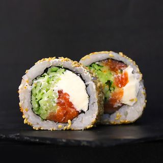 Каліфорнія з лососем в кунжуті (280г)